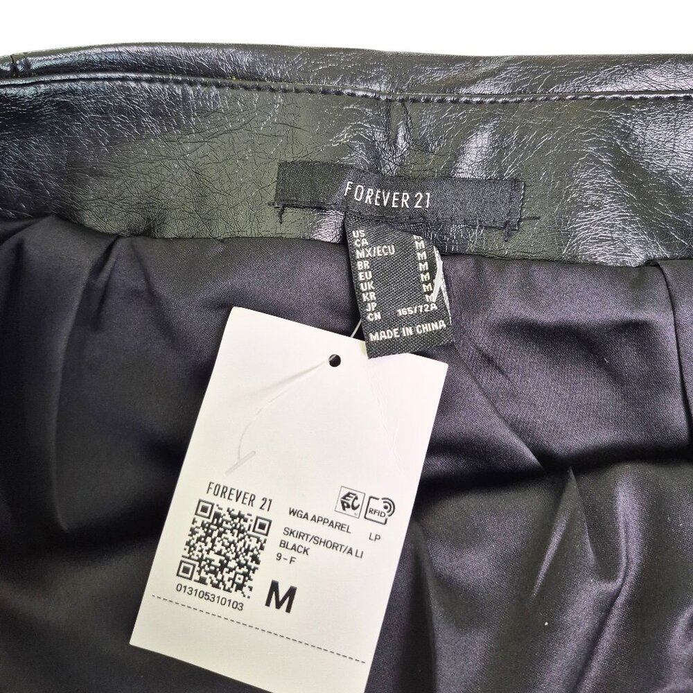 Forever 21Black Faux Leather Mini Skirt Sz Med Lined NWT Whimsygoth Edgy Rocker - Picture 3 of 8